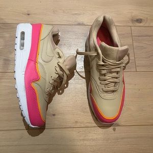 Nike Air Max sneakers - Tan & Pink